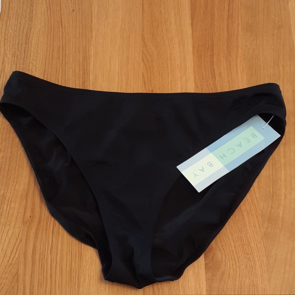 Black Beach Bay Bikini Bottoms, NWT. Size 16